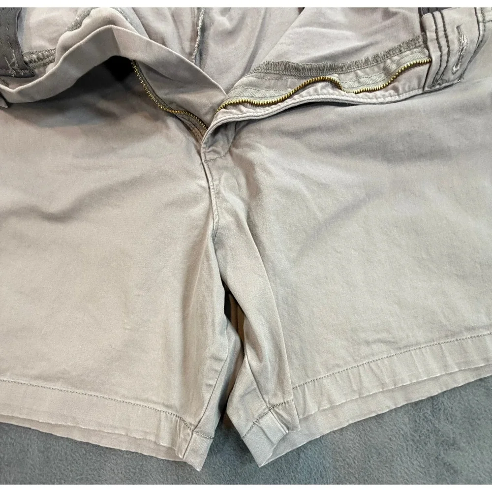 Lee Extreme Motion Mens Khaki Chino Shorts Tan Flat Front Size 54